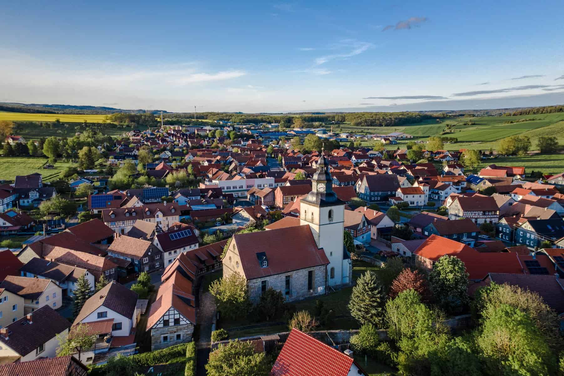 Streufdorf Drohnebild Kirche und Stadt